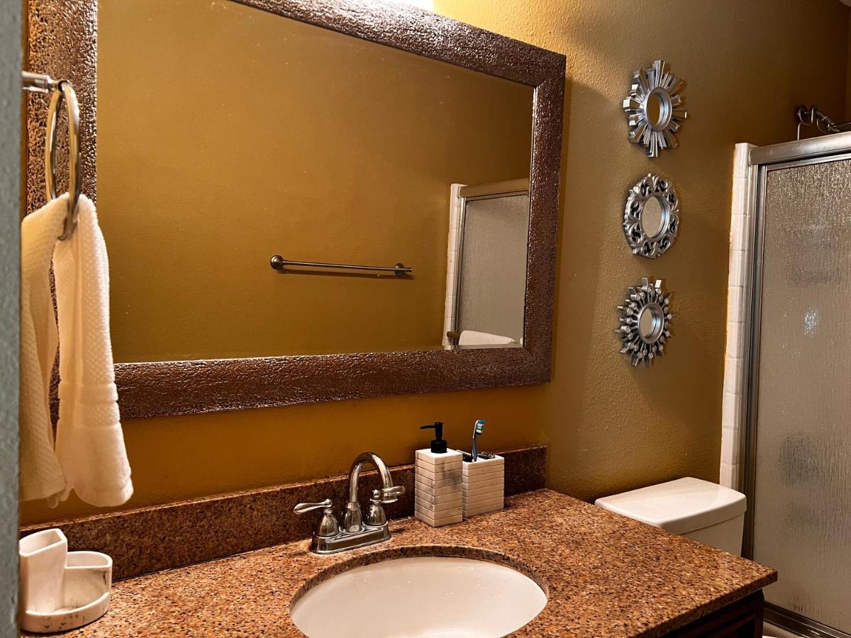 Spotless Guest Room With Shared Bathroom Орландо Экстерьер фото