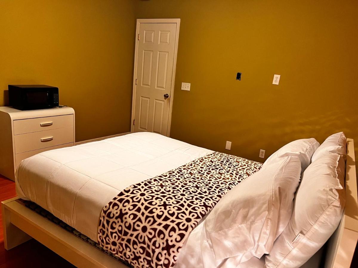 Spotless Guest Room With Shared Bathroom Орландо Экстерьер фото